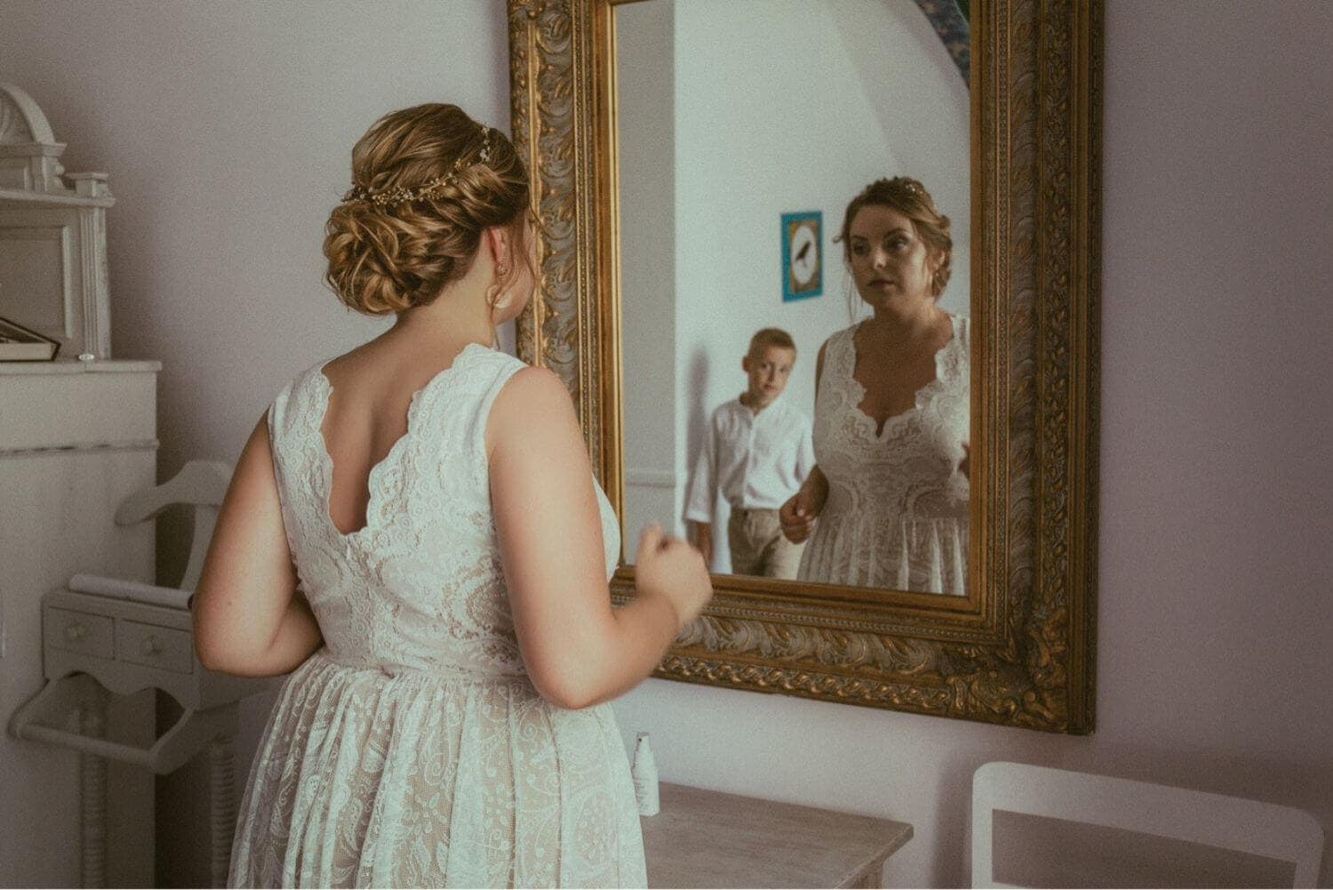 Suknia ślubna w stylu boho Porto 45 z cielista podszewką.