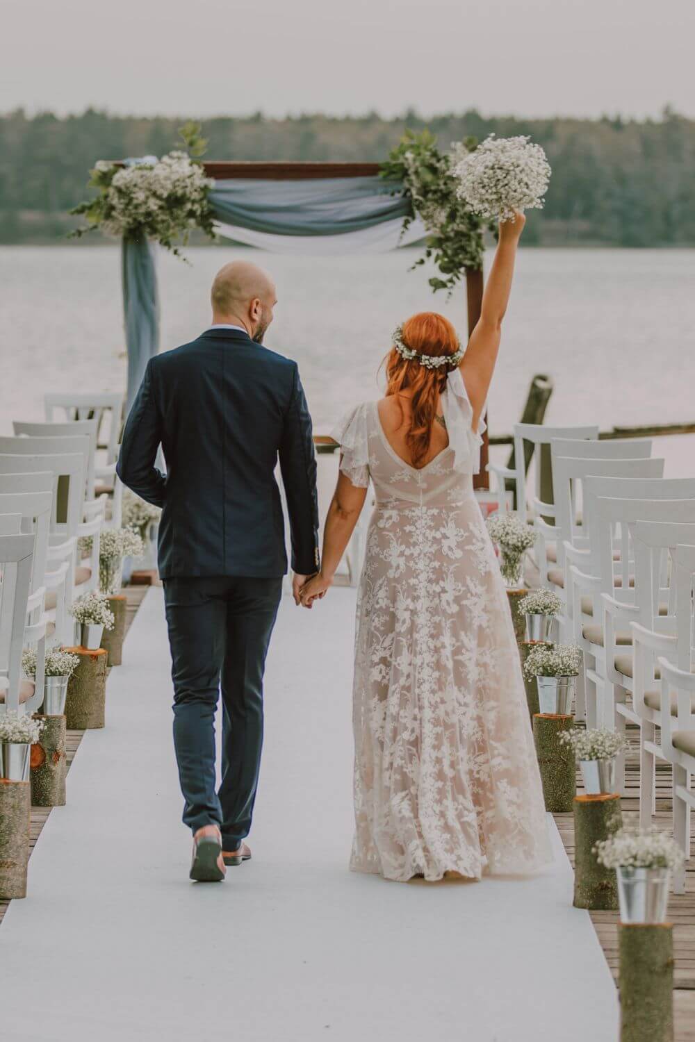 Suknia ślubna w stylu boho Barcelona 19 z dodatkowym rękawkiem.